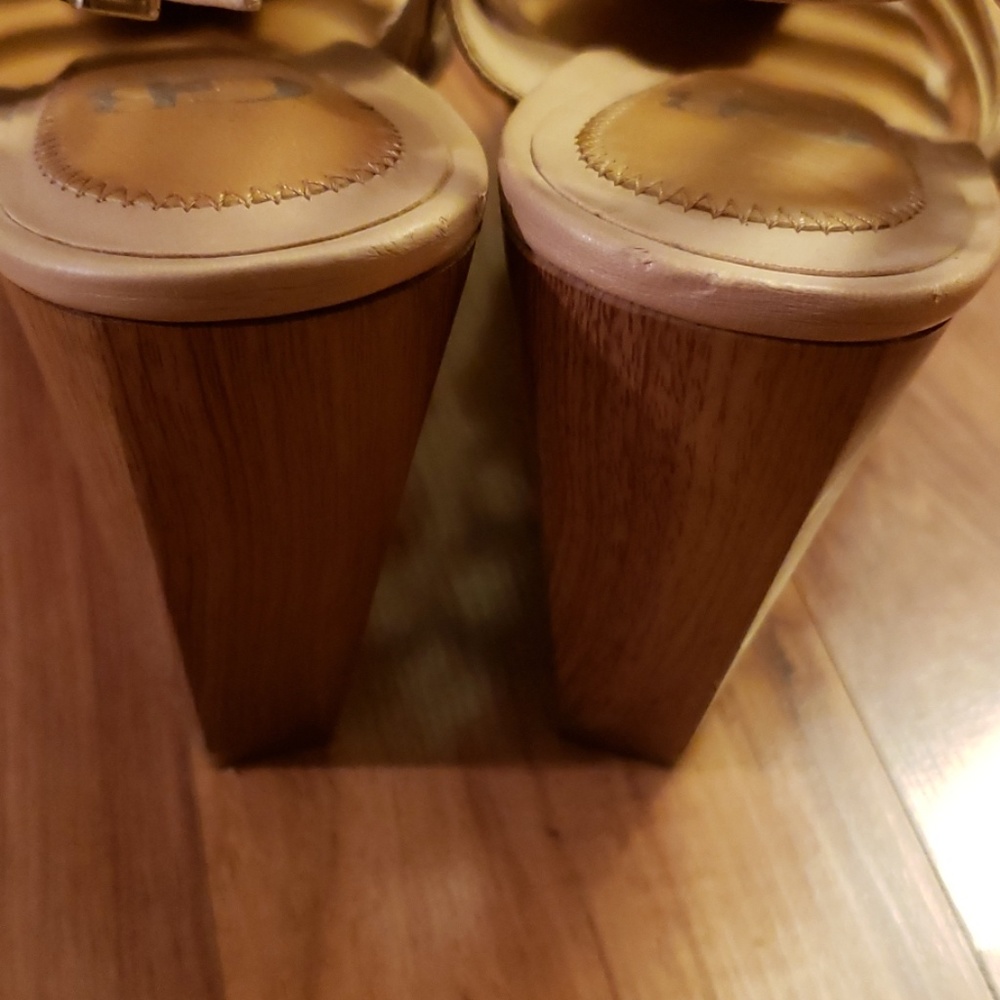 Gianni Bini Size 8 Camel Strappy Platform Sandals - Picture 4 of 4